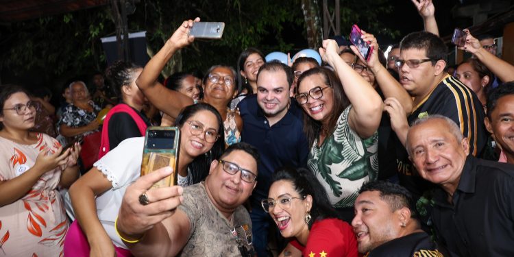 Cidade se aproxima  ainda do prefeito de Manaus, David Almeida (Avante). Foto: Divulgação