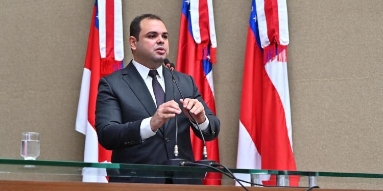 Junho Vermelho: PL de Roberto Cidade incentiva a doação de sangue e manutenção do estoque do Hemoam