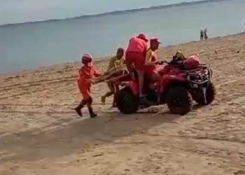 ídeo: Brincadeira entre amigos na Ponta Negra termina em tragédia; dois morreram afogados