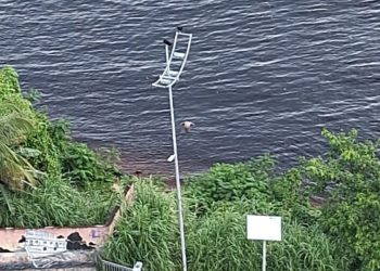 Pelo segundo dia seguido, bombeiros são acionados para retirar corpo do rio perto da Praia da Ponta Negra