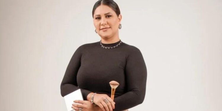 Pai tomou o filho da maquiadora de Djijda assim que ela foi presa e não quer devolver, diz advogado