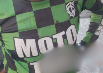 Mototaxista leva surra de homem por estacionar moto na calçada no Santo Agostinho; VÍDEO