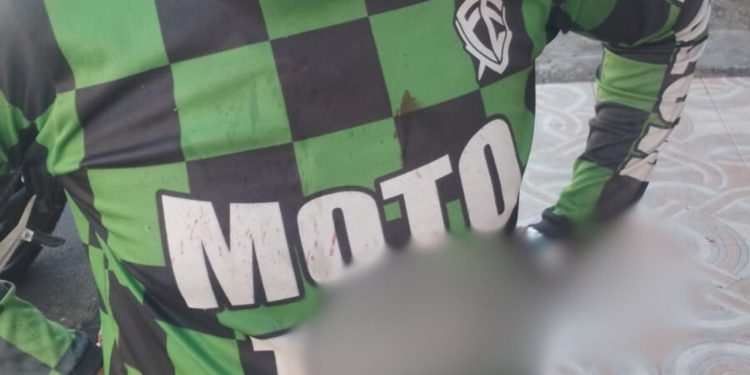 Mototaxista leva surra de homem por estacionar moto na calçada no Santo Agostinho; VÍDEO