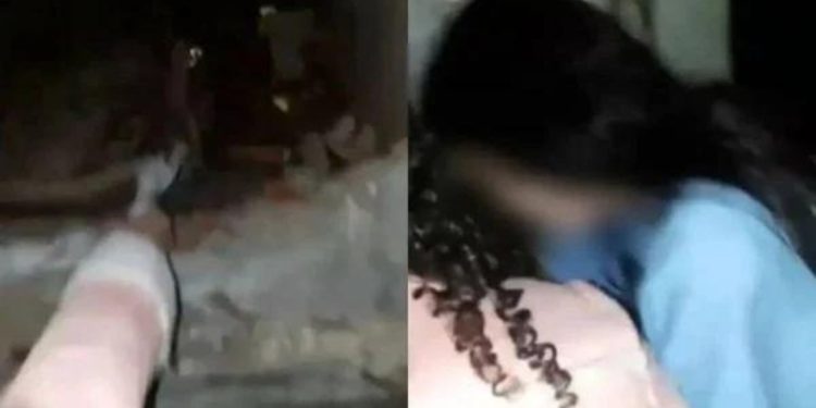 Adolescentes tiram cadáver do túmulo e fazem piada em cemitério: "Queria encontrar um bebê"