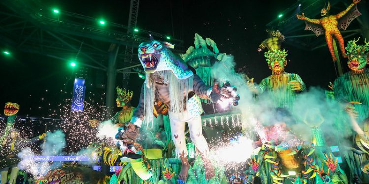 Esse é seu 26º título e durante a apuração os dois empataram na segunda noite, mas o Caprichoso conseguiu reverter a diferença com o último dia. Foto: Alex Pazuello/ Secom