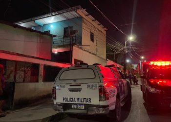 Vizinhos sente cheiro forte vindo de kitnet e encontram idosa morta em Manaus