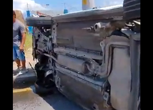 O trânsito ficou comprometido por algumas horas até a retirada dos veículos. Foto: Reprodução