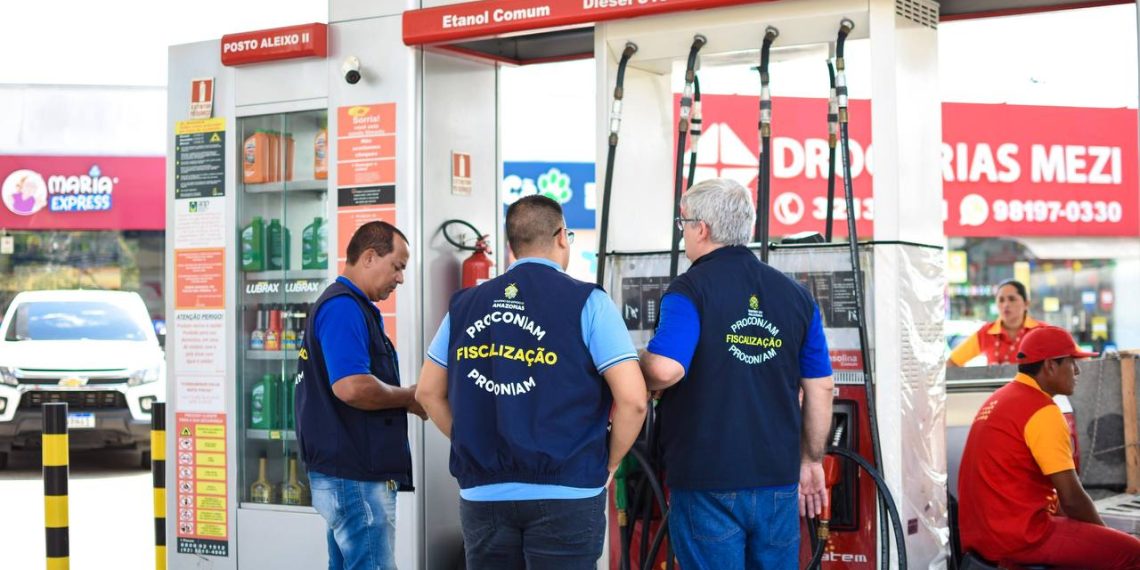 A iniciativa do órgão ocorre após inúmeros estabelecimentos aplicarem um aumento significativo no preço da gasolina. Foto: João Pedro/Procon-AM