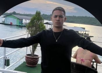 Jovem é procurado pela polícia por torturar e agredir homem com terçado no interior do Amazonas