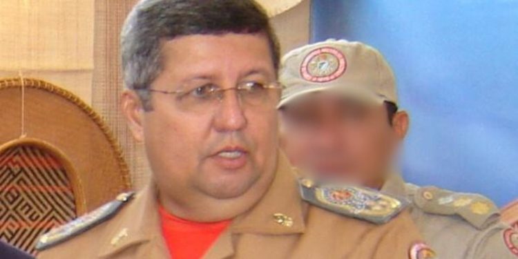 Ex-comandante do Corpo de Bombeiros se recusa a parar em barreira policial e acaba preso por desacato