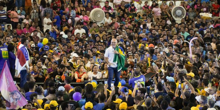 O militar da reserva  reiterou que Bolsonaro não segue, pelo contrário, é seguido por milhões de pessoas. Foto: Divulgação