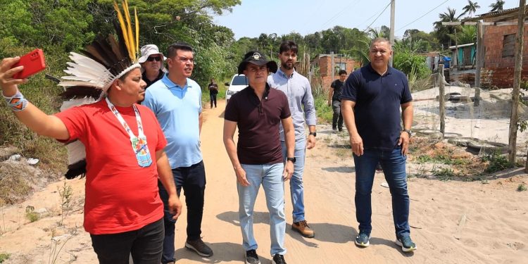 O anúncio foi feito pelo prefeito David Almeida, que acompanhado do titular da Secretaria Municipal de Infraestrutura (Seminf), Heliatan Botelho, visitou a região. Foto: Divulgação