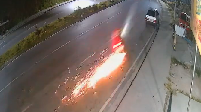 O carro quase virou no ar. Foto: Reprodução