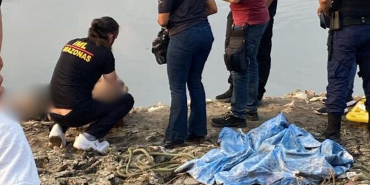 Sem a cabeça e perfurado: Rapaz de 20 anos que desapareceu é achado morto às margens de igarapé no Educandos