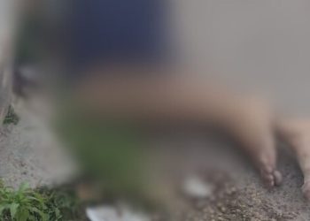 Imagem forte mostra jovem que foi morto com tiro na cabeça em rua do Parque 10