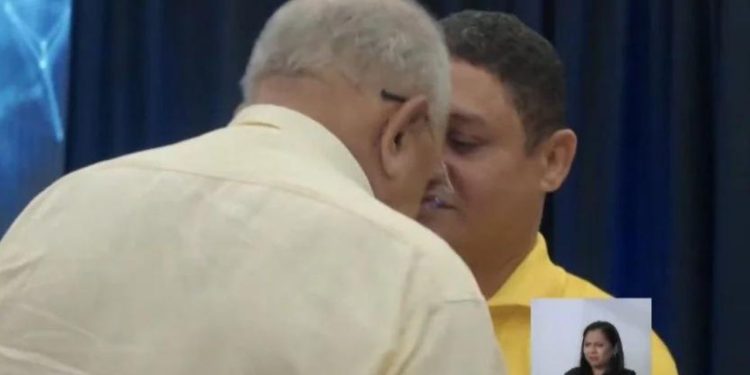 Vídeo: Prefeito de Teresina dá cabeçada em outro candidato durante debate