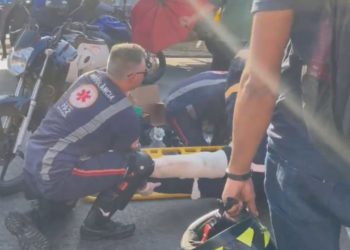 Vídeo: Filha assiste a mãe idosa sendo atropelada na Avenida Max Teixeira por motociclista de App