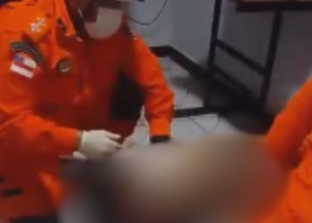 Vídeo: Idoso é vítima de bala perdida dentro de casa durante tiroteio entre facções no bairro da União