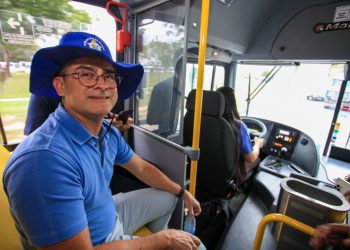 Prefeito David Almeida implementa ônibus que reduzem em 70% a emissão de gases poluentes
