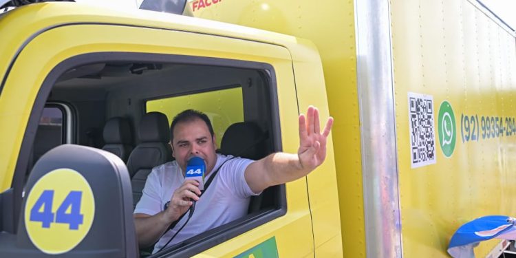 Roberto Cidade faz 'Bandeiraço" em quatro bairros neste sábado