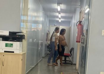 Homem inicia incêndio para acabar com enxame de cabas é termina preso em Manaus