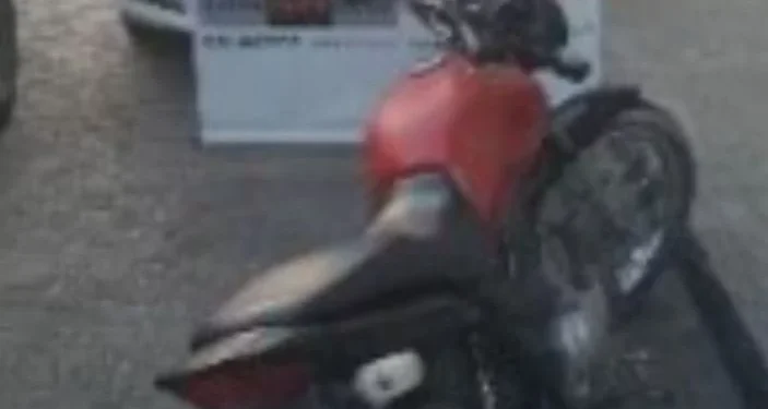 O homem depois foi levado ao 6º DIP. Foto: Reprodução