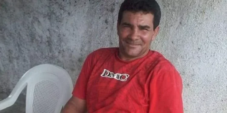 O corpo foi encontrado no domingo (15) após os vizinhos estranharem a vítima estar ouvindo a mesma música repetida a noite toda. Foto: Divulgação