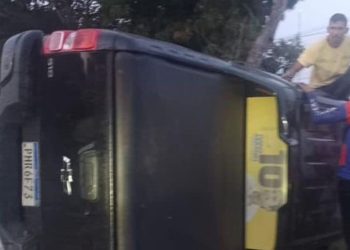 Em alta velocidade, motorista do prefeito de Itacoatiara capota em acidente