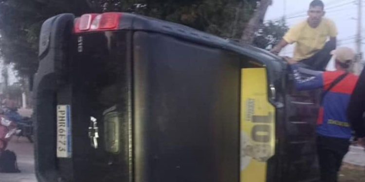 Em alta velocidade, motorista do prefeito de Itacoatiara capota em acidente