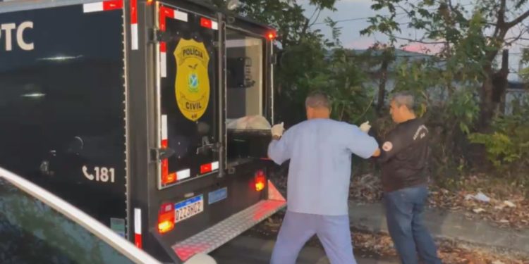 Corpo amarrado e enrolado em lençol é achado atrás de fábrica no Distrito