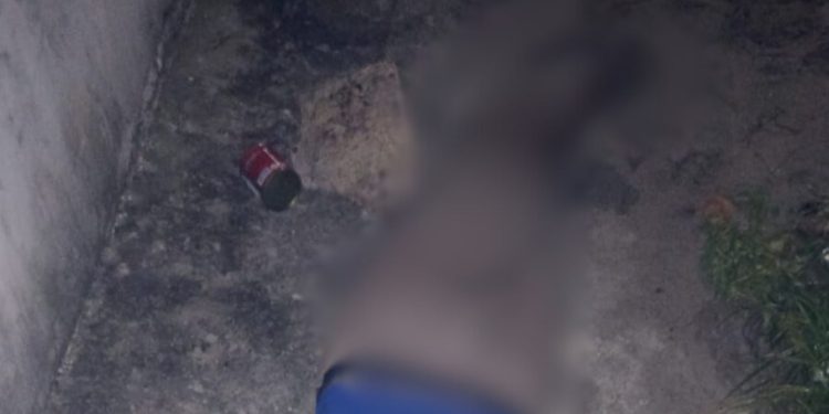 "O próximo é vc Barbosa!": Criminosa deixam aviso ao lado de homem mort0 no Jorge Teixeira