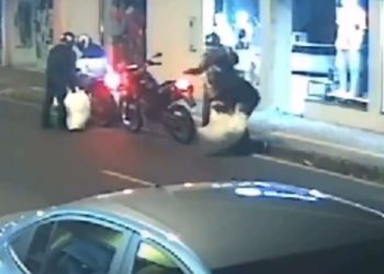 Vídeo: De madrugada, bandidos invadem loja e deixam prejuízo de 20 mil reais em loja do Alvorada