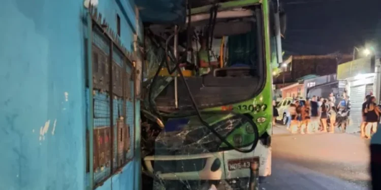 Acidente ocorreu na noite deste sábado (19). Foto: Reprodução