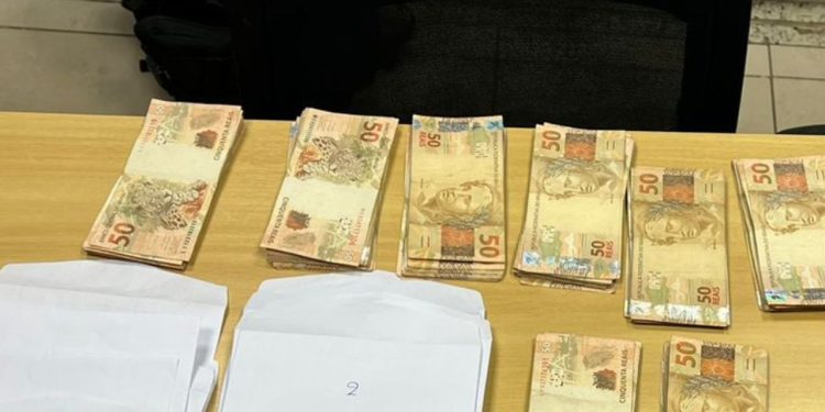 PF pega líder religioso em Manaus comprando votos de fiéis; mais de R$ 20 mil foi apreendido