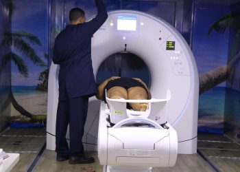 Na zona sul de Manaus, a outra Carreta da Saúde e a de Tomografia estarão no estacionamento do Centro de Educação de Tempo integral (Ceti) Gilberto Mestrinho. Foto: Evandro Seixas/ SES-AM e Alex Pazuello/ Secom