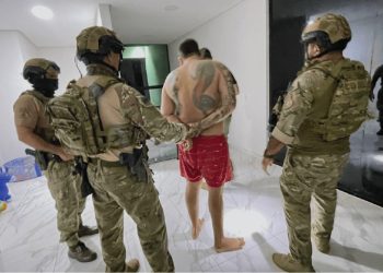 Durante a operação, três pessoas foram presas em flagrante por crimes como tráfico de drogas e porte ilegal de arma de fogo de uso restrito. Foto: Erlon Rodrigues/PC-AM