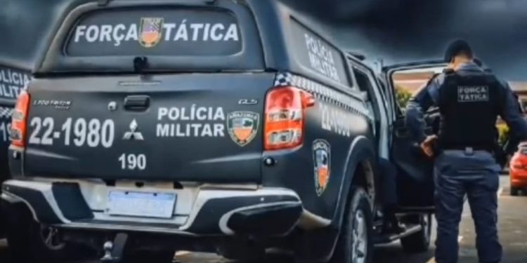 Vítima foi encontrada amarrada e com o braço quebrado em uma casa abandonada. Foto: Divulgação/PMAM