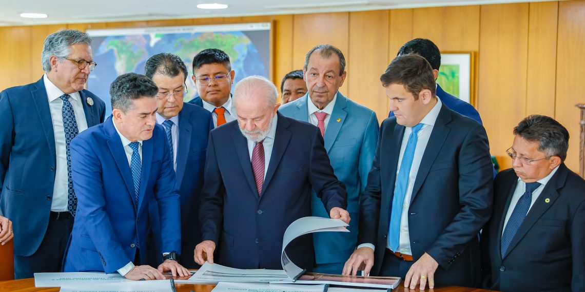A reunião contou com a participação de membros da bancada do Amazonas no Congresso Nacional: e ainda deputados. Foto: Divulgação