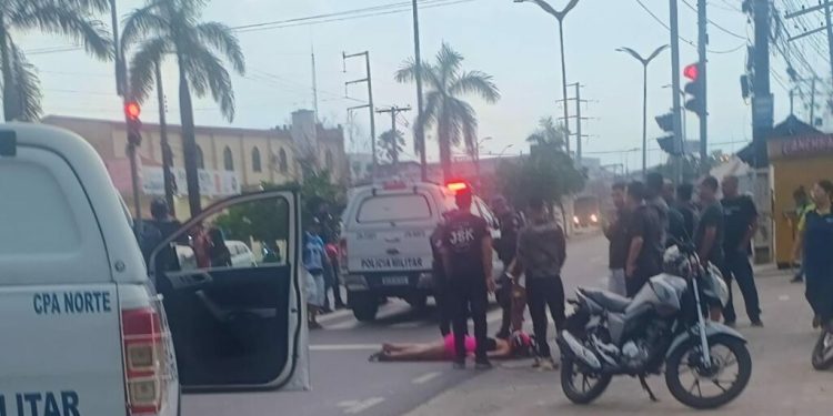 Ela ficou jogada no chão esperando por socorro. Foto: Reprodução