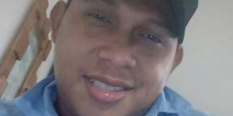 Motociclista derrapa na avenida Max Teixeira e m0rr3 após bater a cabeça no poste