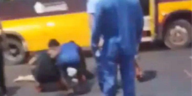 Vídeo: Carro em alta velocidade deixa casal de moto ferid0 na avenida Autaz Mirim