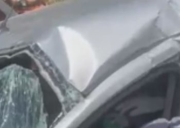 Acidente na AM-010 envolvendo caminhão e carro deixa homem pres0 às ferragens; veja o vídeo