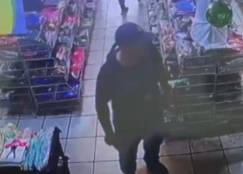 Vídeo: Dono e funcionário de loja são b@lead0s durante assalto no Centro de Manaus