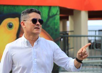 Prefeito fez anúncio uma semana após governador anunciar o pagamento do abono na rede estadual. Foto: Reprodução