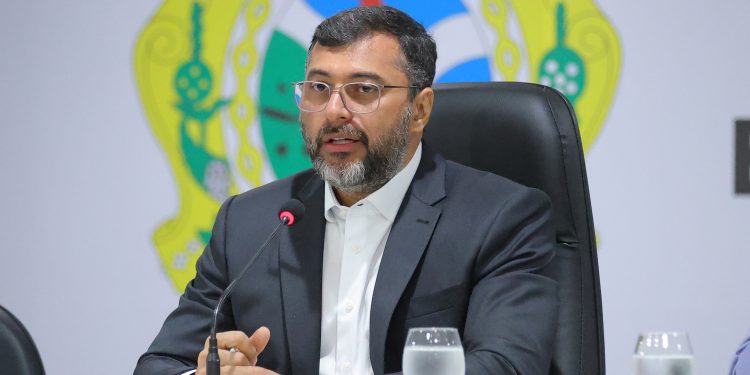 De acordo com o Wilson Lima, além de ampliar os serviços essenciais, as iniciativas visam aproximar o governo das comunidades. Foto: Diego Peres/ Secom