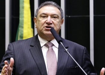 Dos oito deputados federais, apenas Átila Lins foi contra proposta. Foto: Câmara dos Deputados