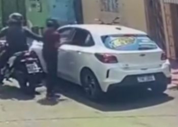 Vídeo: Motorista de aplicativo e passageiro são alvos de assaltantes em Petrópolis