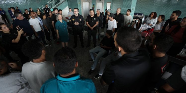 Os brasileiros chegaram ao Amazonas na noite de sexta-feira (24). Foto: Alex Pazuello/Secom