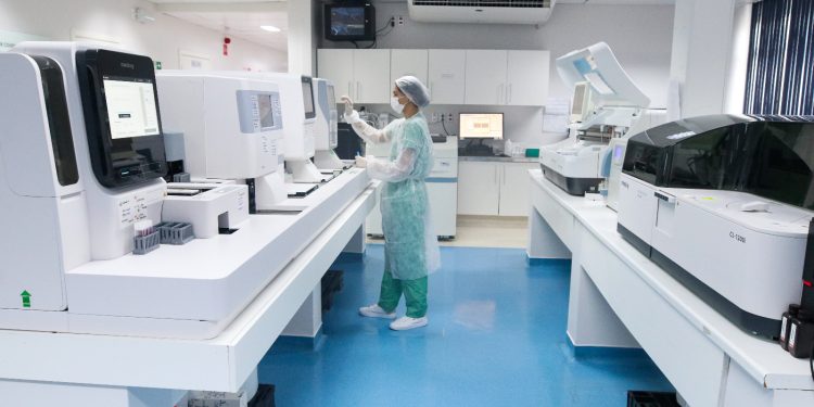 O número de atendimentos ambulatoriais saiu de 3,8 mil em 2019 para 148 mil em 2024. Foto: Alex Pazuello e Arthur Castro/Secom