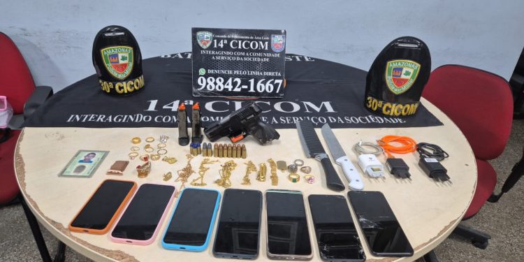 Crime foi facilitado por informações repassadas por familiar; cinco homens e um adolescente foram detidos. Foto: Divulgação/PM